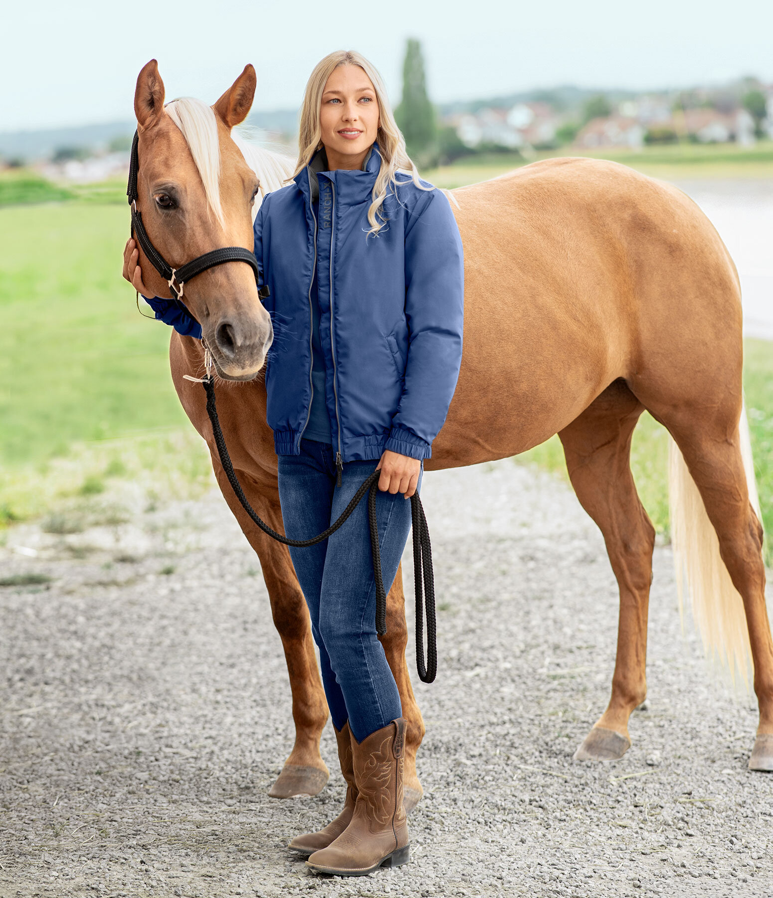 Western Outfit Aspen in true navy