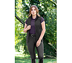Sportliche Softshellweste aus dehnbarem 4-Way-Stetchmaterial. Winddicht und atmungsaktiv. Mit Stehkragen und unterlegtem 2-Wege-